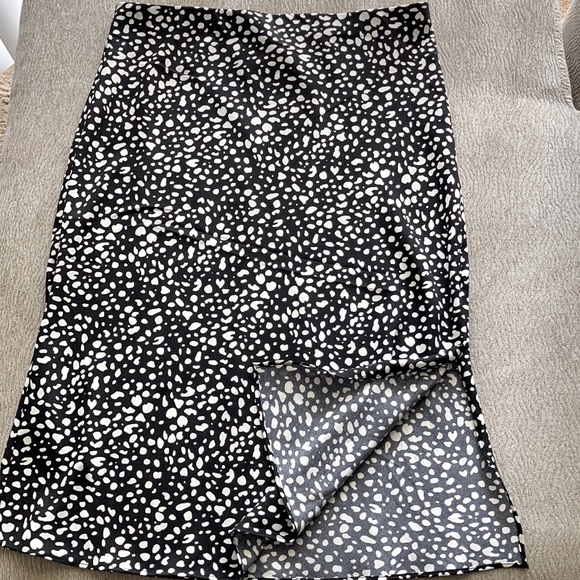 The perfect addition to your closest! - Picture 2 of 3